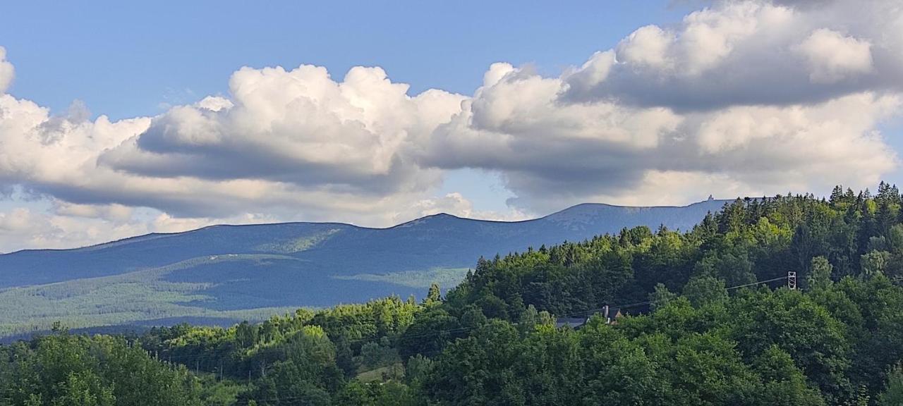 Na Skale Z Widokiem Na Panorame Karkonoszy